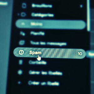 Une boîte de réception remplie de spams - des emails non désirés qui encombrent la boîte de réception et peuvent représenter un risque pour la sécurité de l'utilisateur.