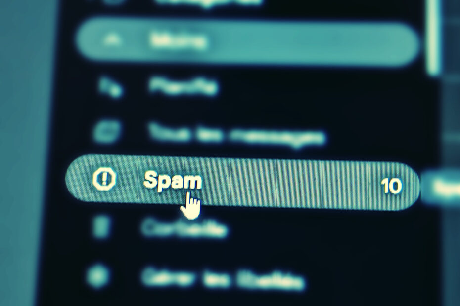 Une boîte de réception remplie de spams - des emails non désirés qui encombrent la boîte de réception et peuvent représenter un risque pour la sécurité de l'utilisateur.